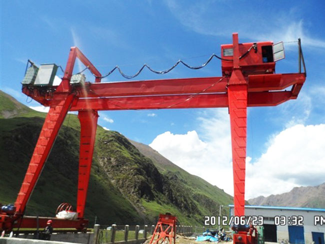 電動雙梁門式起重機(jī)